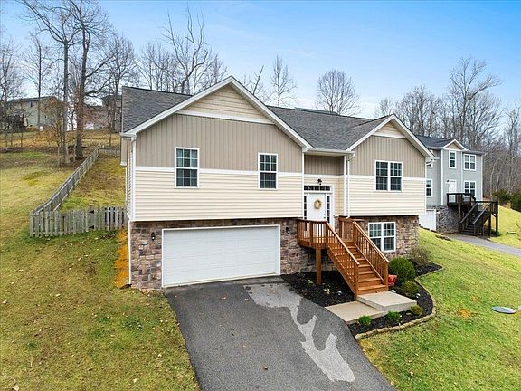 2nd image of 1041 Saint Clair Ln