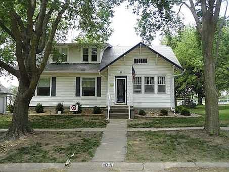 2nd image of 105 W Dewey St