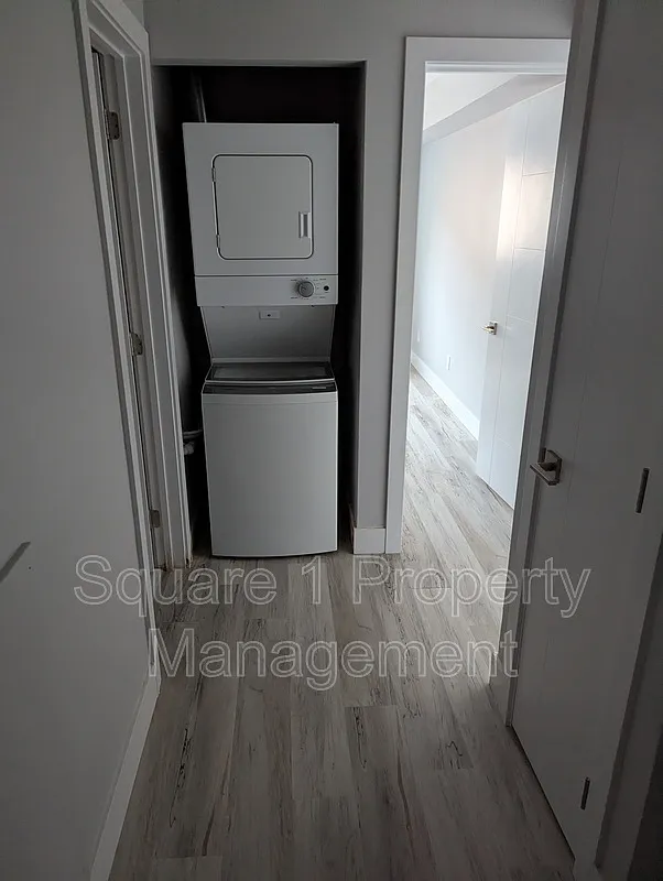 1 bed, 1.0 bath, $1,300 — Photo 1