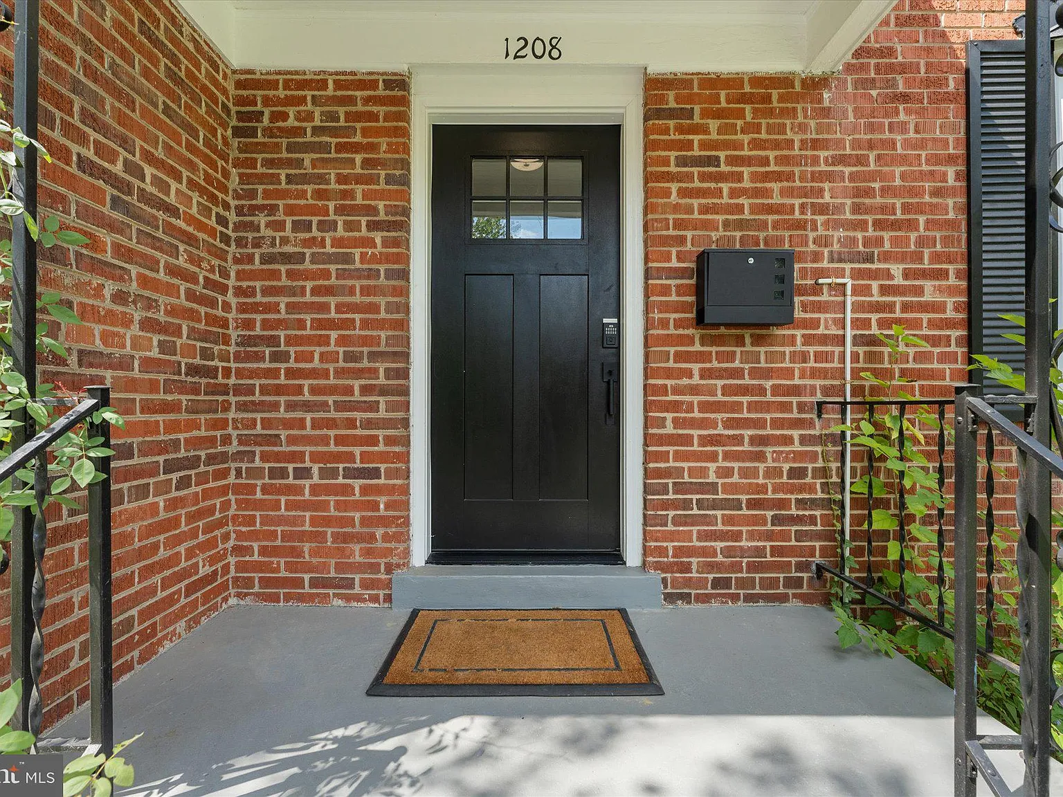 4 bed, 2.5 bath, 1404 sqft, $3,900 — Photo 3