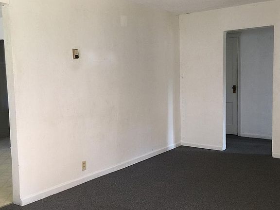 3rd image of 2213 N Rosewood Ave