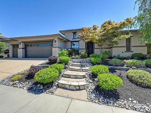 2nd image of 2607 Blue Heron Loop