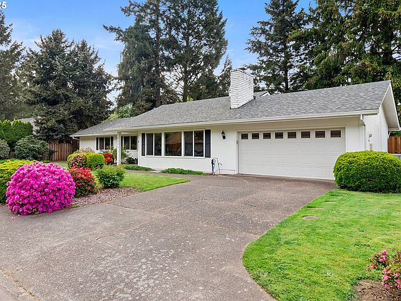 4th image of 2331 SE Singing Woods Dr