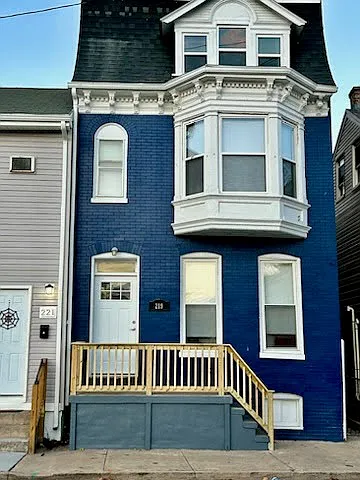 219 Roosevelt Ave #2R — Photo 1