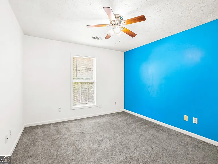 690 Burnham Rdg — Photo 13