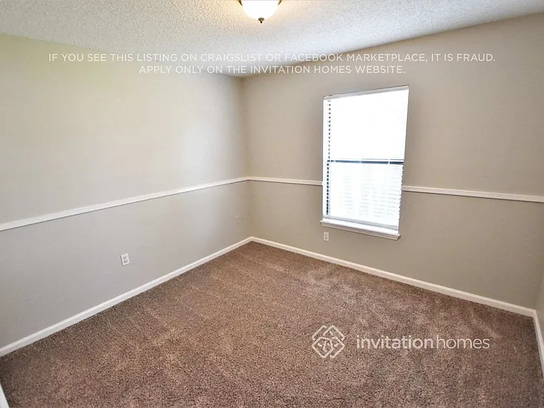 9785 Oxford Station Dr — Photo 10