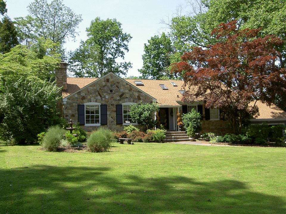Front Entrance and yard