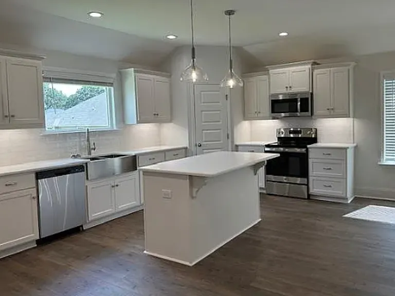 3912 Duke Ct — Photo 6
