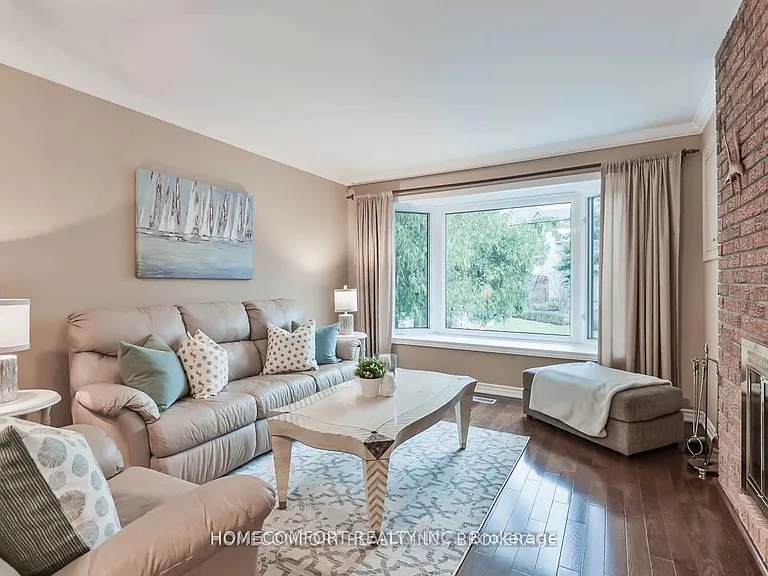 19 Pomander Rd — Photo 2