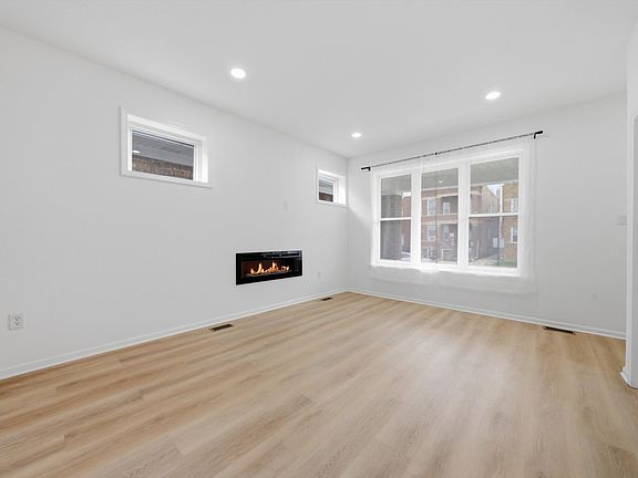 4th image of 6029 S Artesian Ave