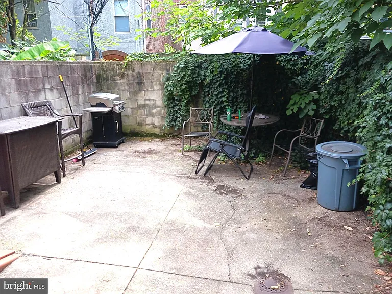 1918 Wallace St #B — Photo 3
