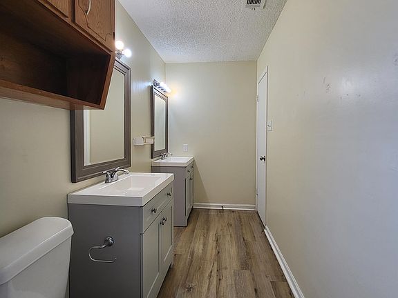3rd image of 3308 Timber Oak Dr