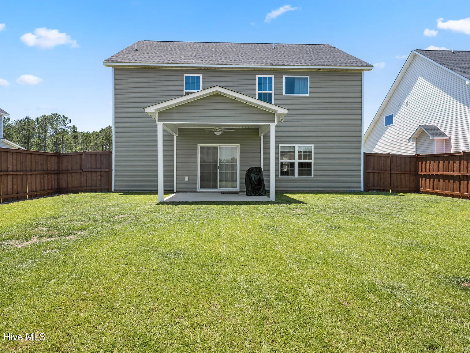 4 bed, 2.5 bath, $2,400 — Photo 1