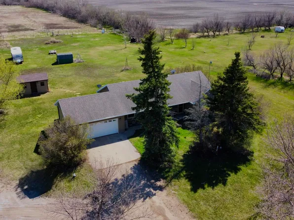 1815 Brenna Ave NE, Grand Forks, ND 58203