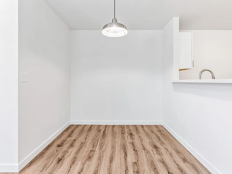 Hilton Street Apartments — Photo 38