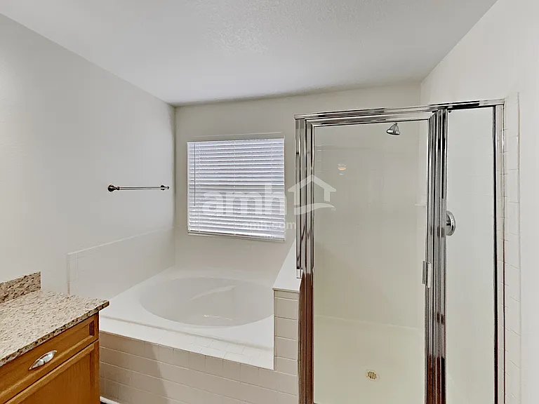 2542 S Genoa St — Photo 13
