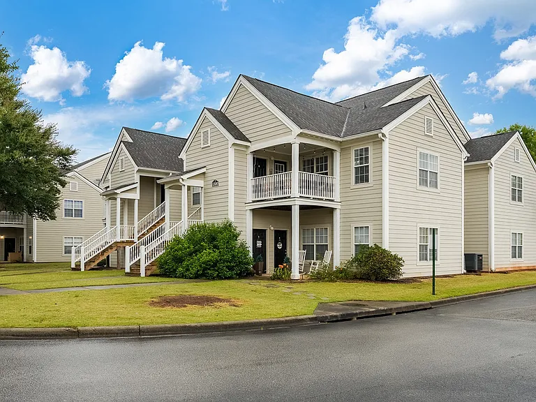 Maple Village Apartments — Photo 35