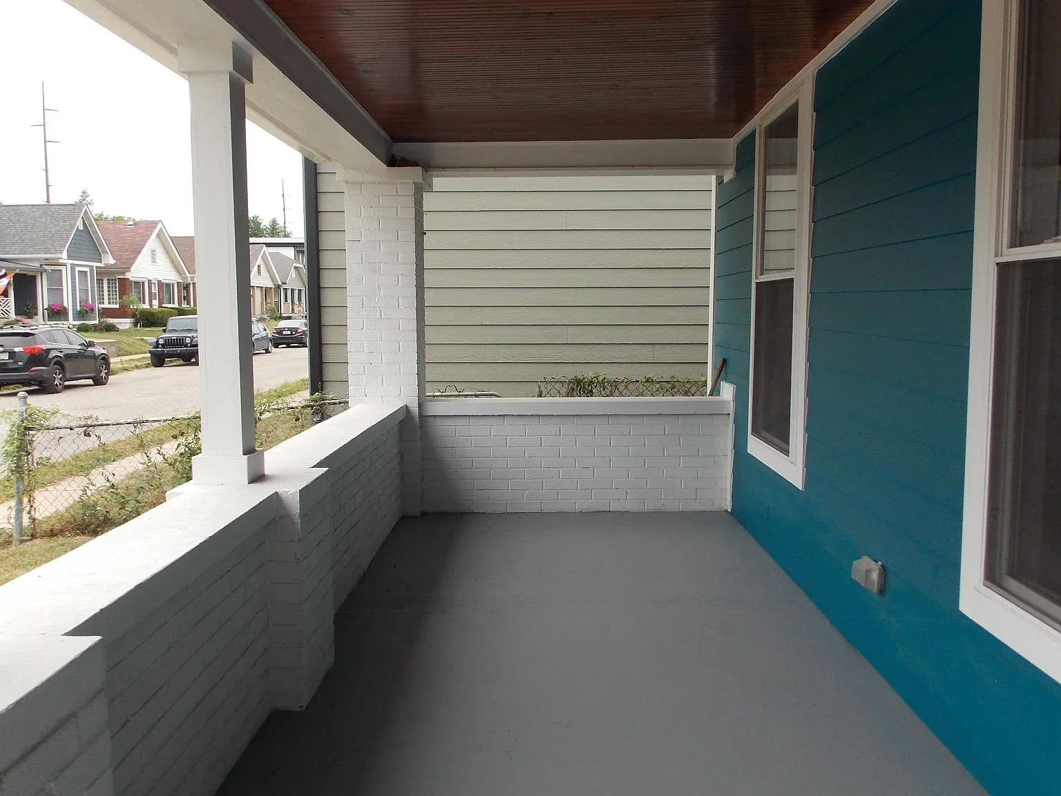 406 E Caven St — Photo 3
