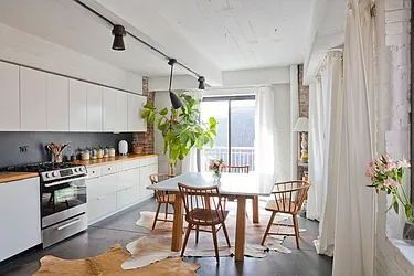 Sold by Avenue Sotheby's International Realty