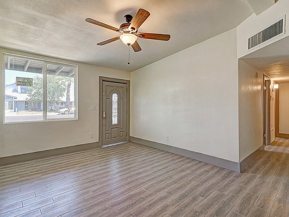 3rd image of 2837 W Glenrosa Ave