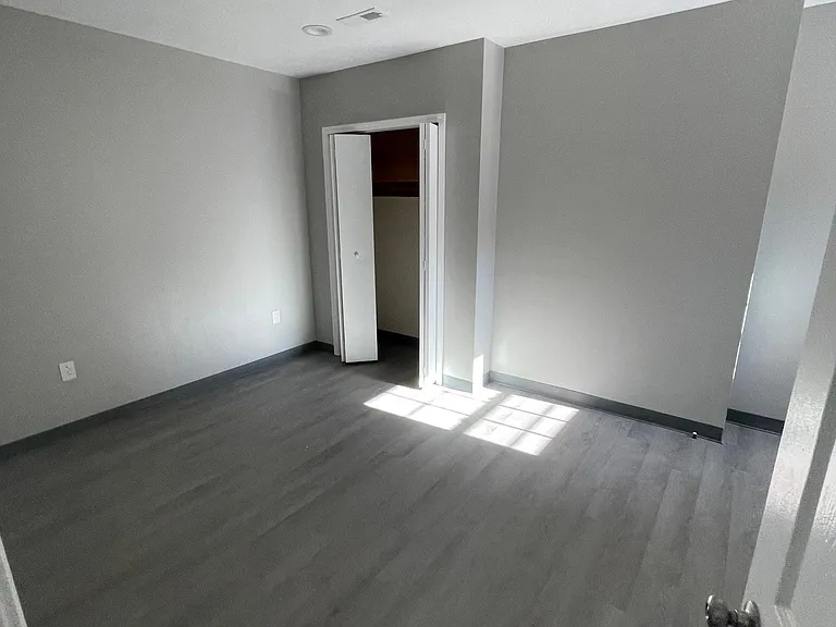 5302 Butler St #4 — Photo 6