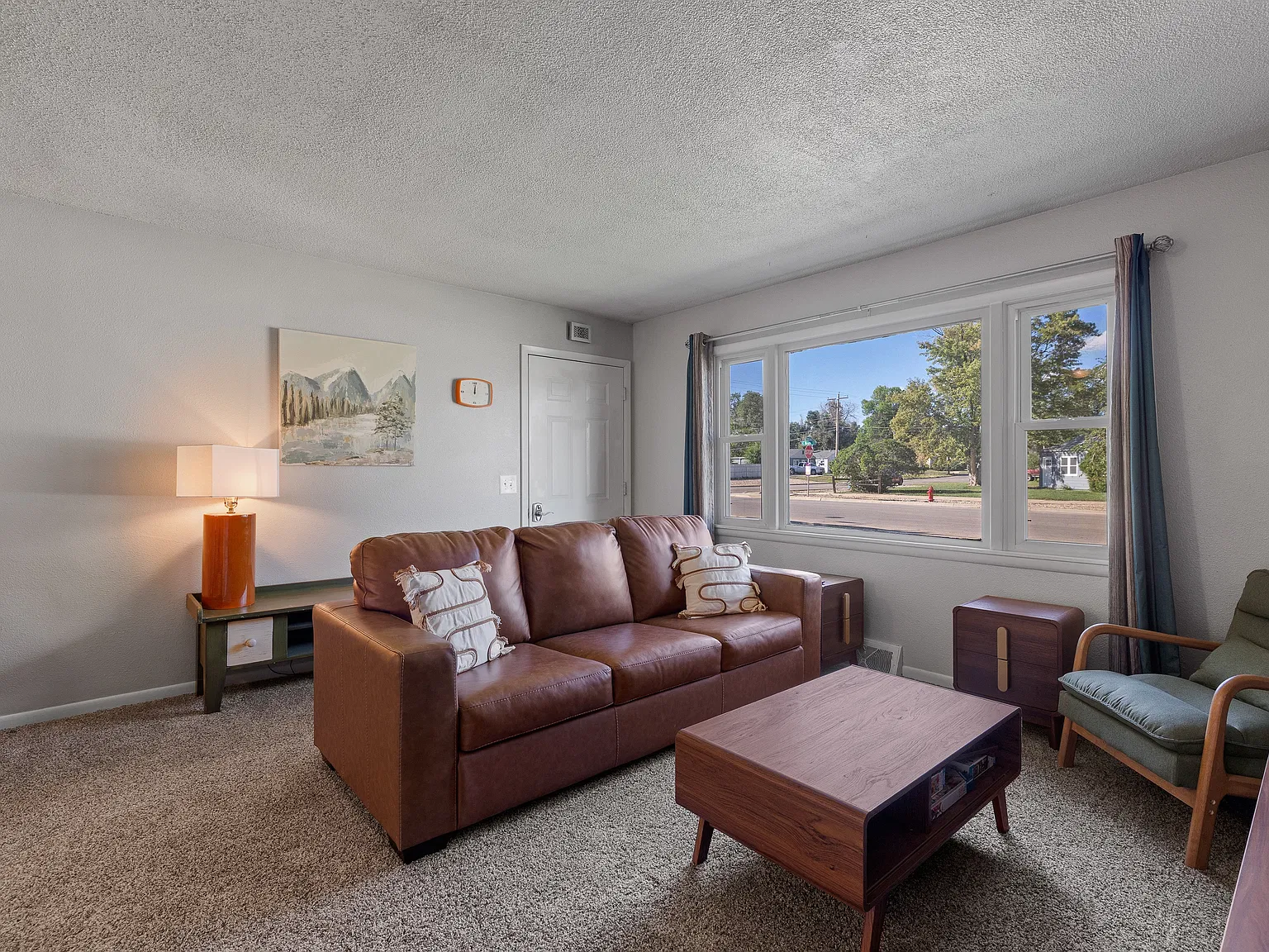 3 bed, 864 sqft, $1,650 — Photo 3