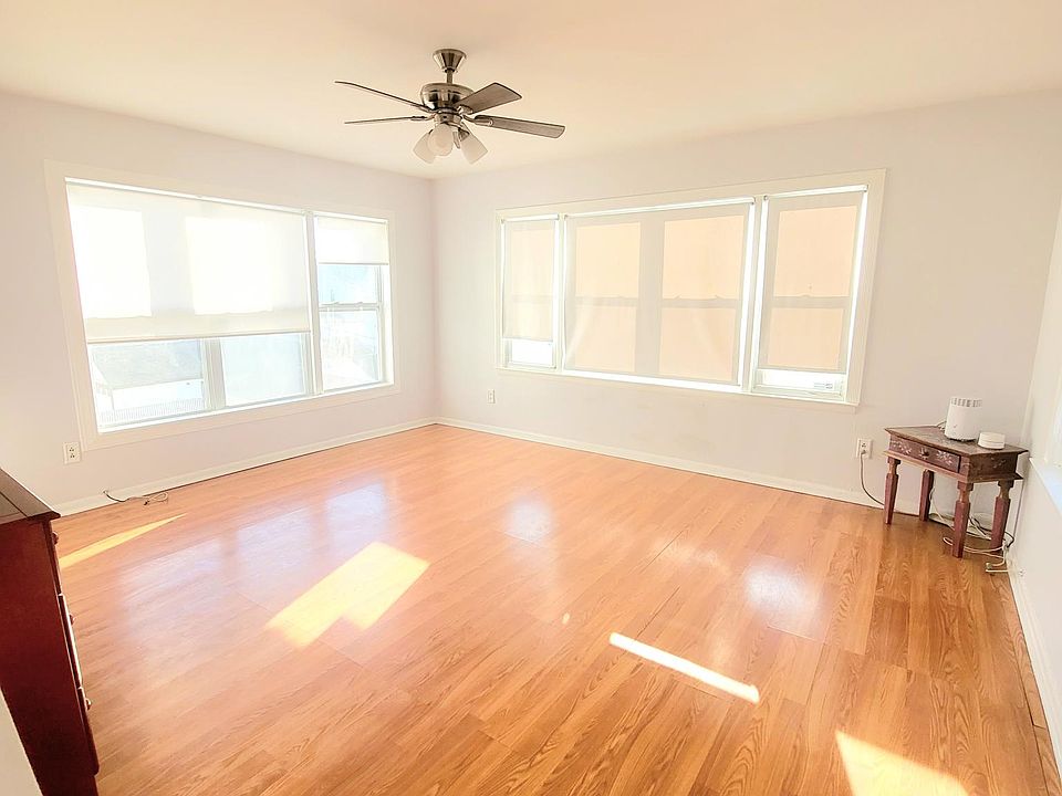 1st image of 10482 113th St
