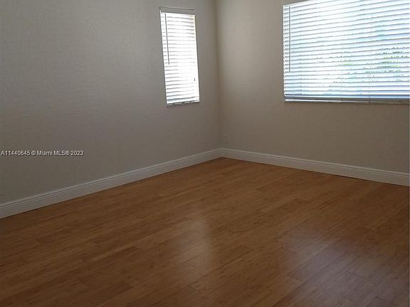 3rd image of 1689 Winterberry Ln