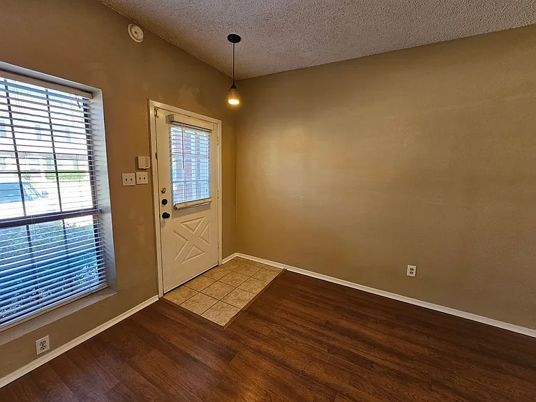 202 Samuel Blvd #3C — Photo 3