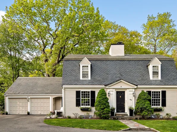 55 Arnold Rd, Wellesley, MA 02481