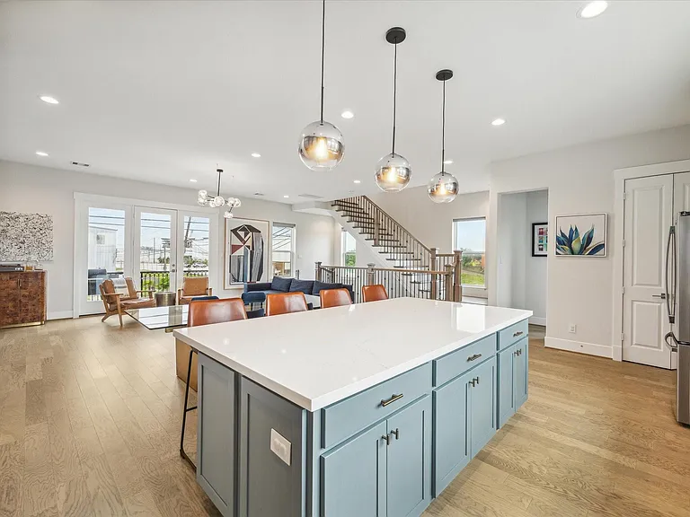 2803 Hicks St — Photo 10