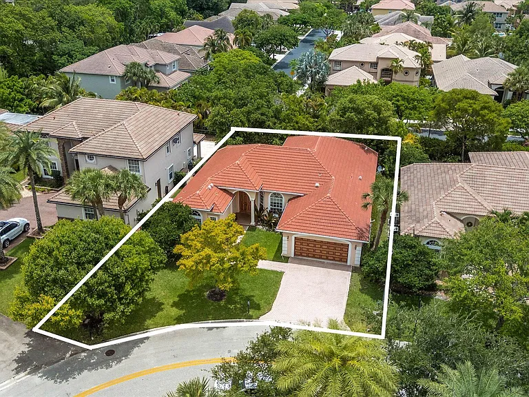 7140 Pinecreek Way — Photo 40