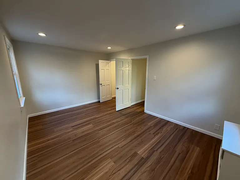 11 S Carpenter Ter #1L — Photo 8
