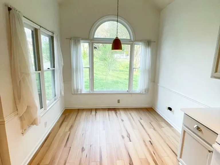 1624 Nesfield Pl — Photo 3