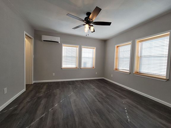 3rd image of 405 Lakeway Dr #C