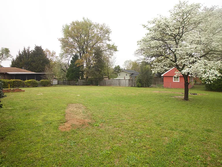 Hedlund Dr — Photo 27