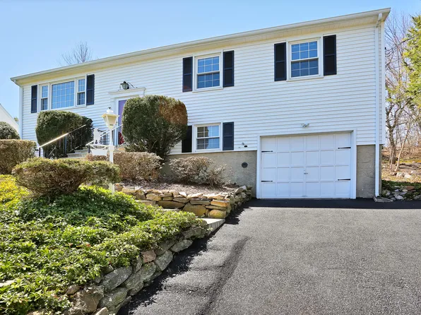 56 Cambridge Dr, Greenwich, CT 06831