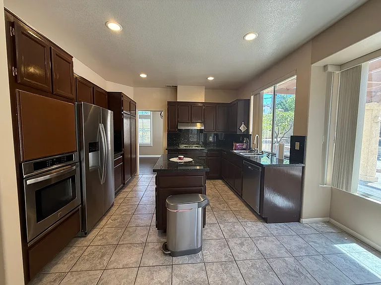 216 Richmond Park Pl — Photo 10