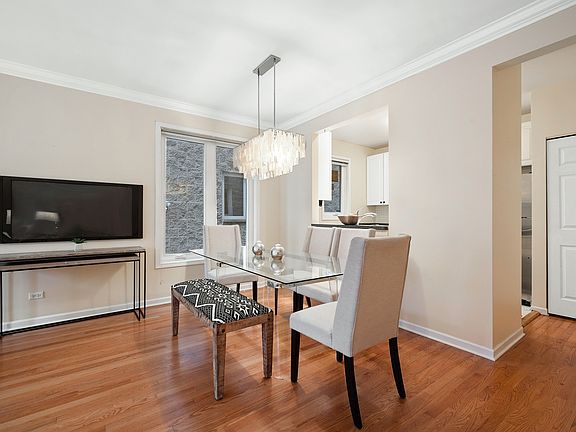 5th image of 2708 N Greenview Ave #1S
