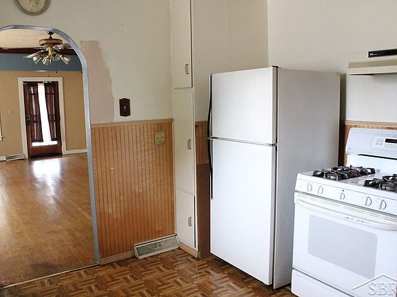 3rd image of 2424 Lowell Ave