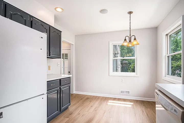 130 Plymouth Ave NE — Photo 16