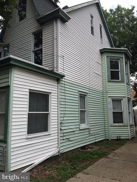 2nd image of 630 Elizabeth St
