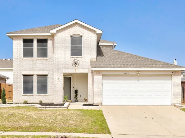 1044 Triple Crown Dr, Fort Worth, TX 76179