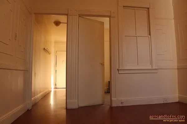 Rented by aptsandlofts.com | media 25