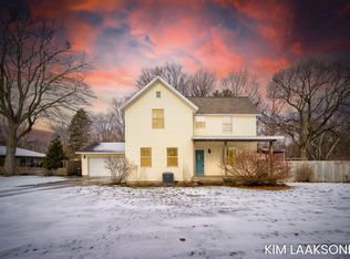 897 W 32nd St, Holland, MI 49423