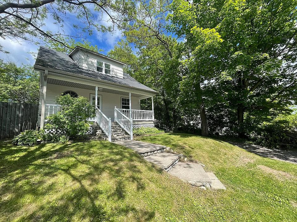 1st image of 107 Spruce St