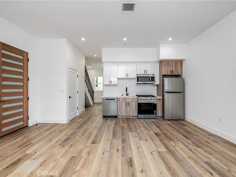 5044 Laurel Canyon Blvd — Photo 5