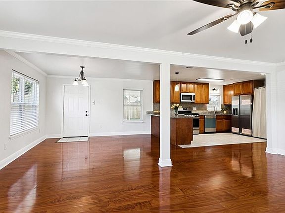 4th image of 215 Citrus Rd