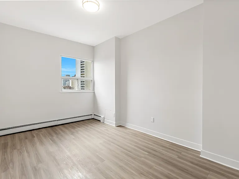 20 Graydon Hall Dr — Photo 23