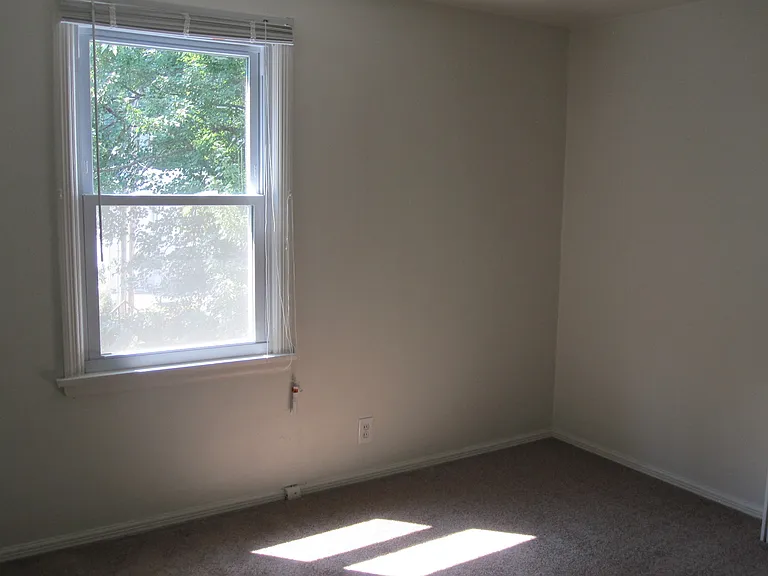 201 S Elm St — Photo 33